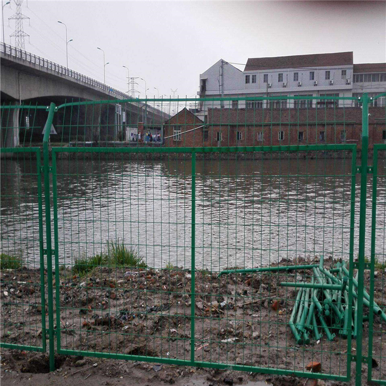 四川一級水源地河道兩側圍網